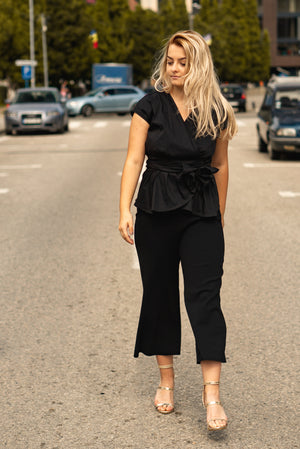 Bluza neagra petrecuta in talie / Black overlapped dress