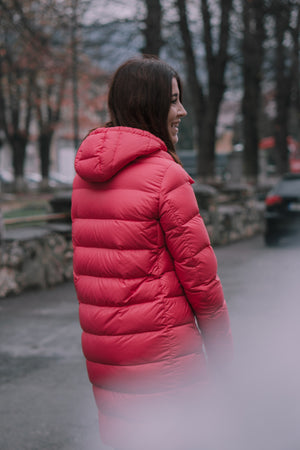 Geaca lunga cu puf pentru femei